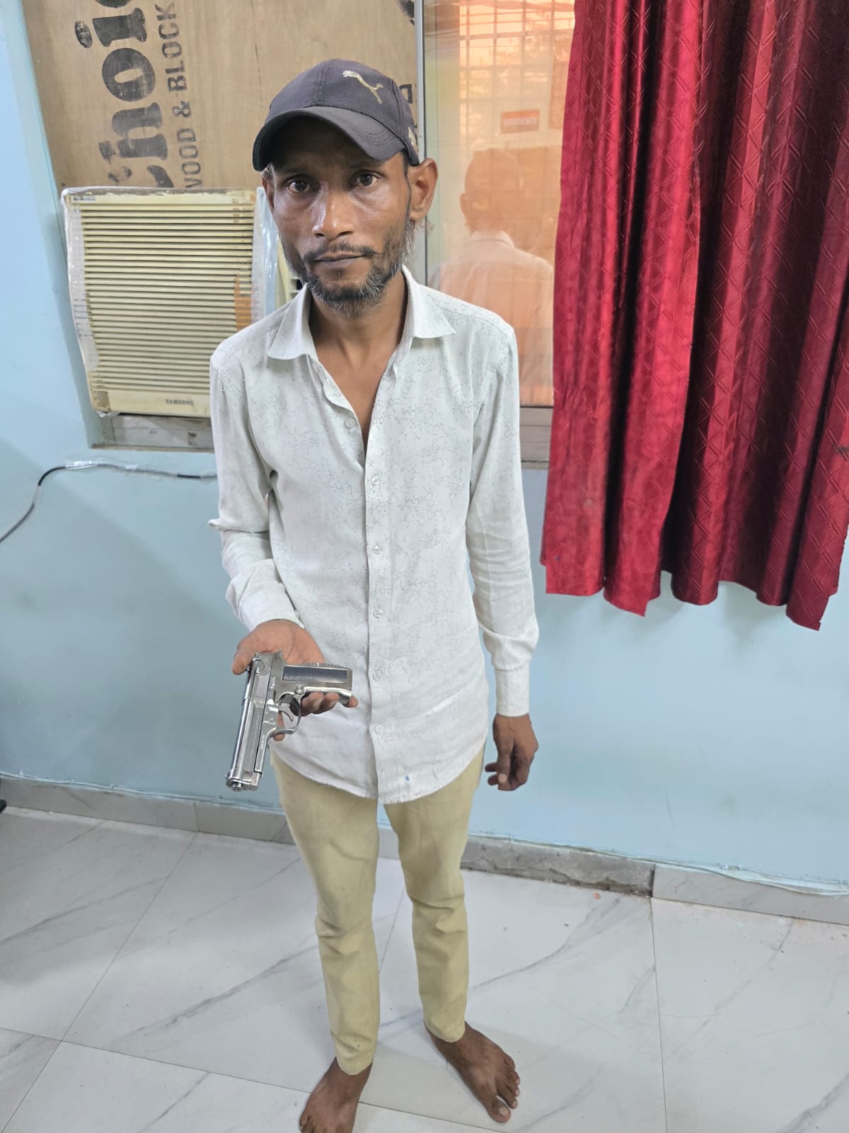 गढ़ी पीर खां के अमन मैरिज हाल में एक युवक द्वारा अवैध असलहे के साथ वीडियो सोशल मीडिया पर वायरल हुआ था